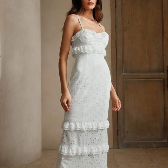 Elegant White Eyelet Dress - Picture 6 of 7
